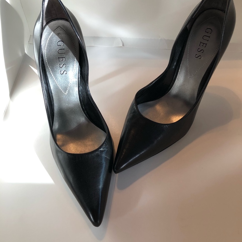 Sexy Black Guess Pumps